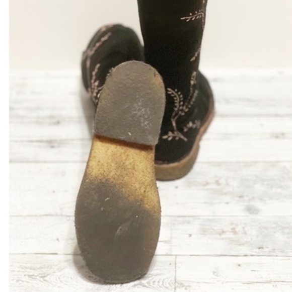 Clark's Knee High Black Suede Embroidered Boots Sz 7 - Picture 6 of 7